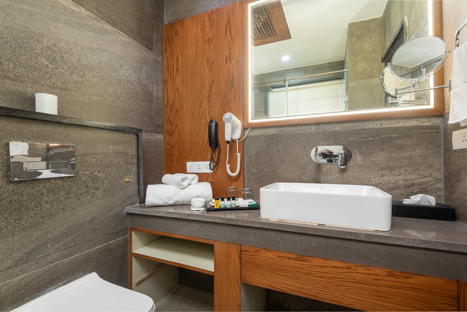 Quality Inn By Lawrence Hotels Dharamshala Exteriör bild
